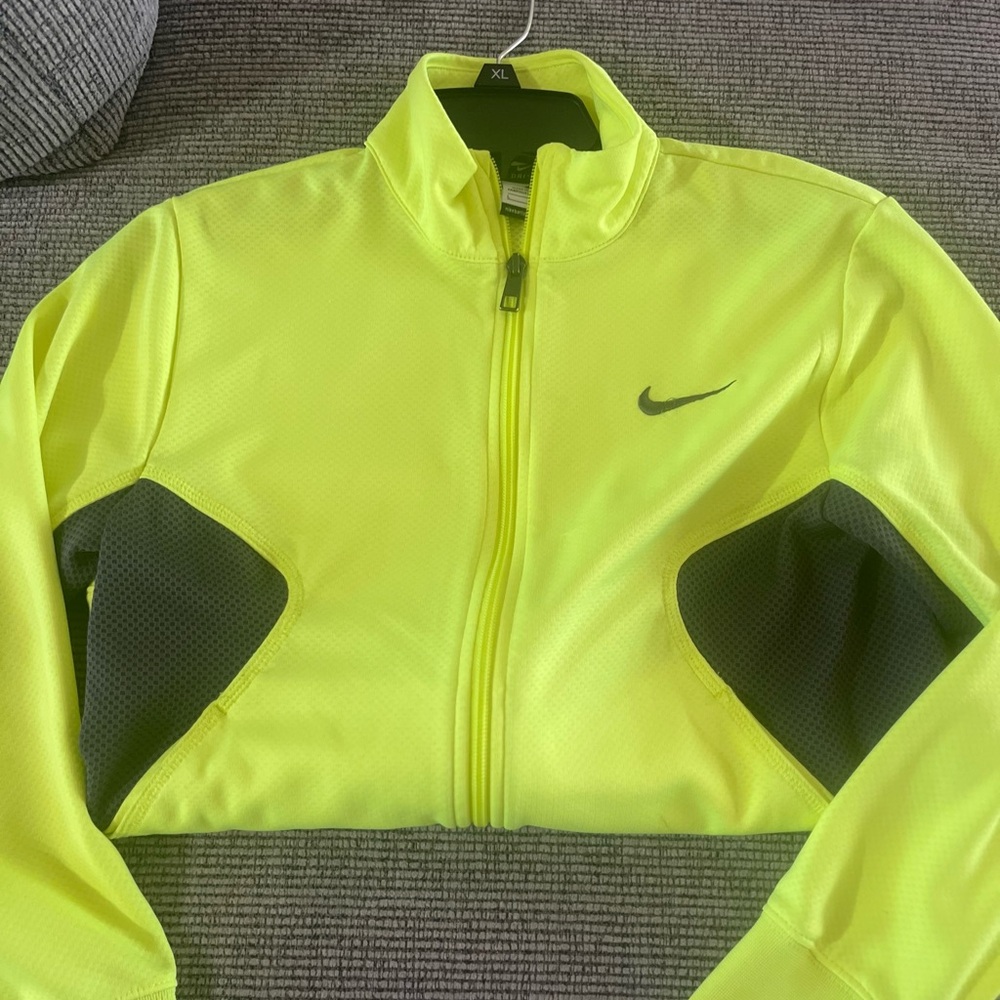 Like new boys Nike dry fit yellow jacket with zipper front - Picture 9 of 11